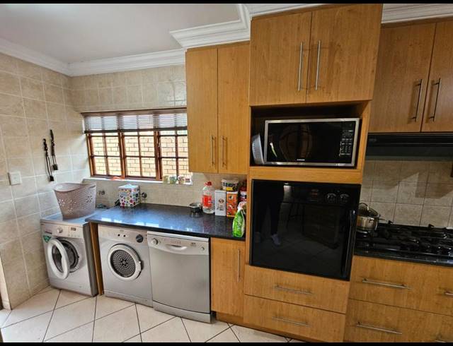 3 BEDROOM TOWNHOUSE FOR SALE IN THE REEDS
